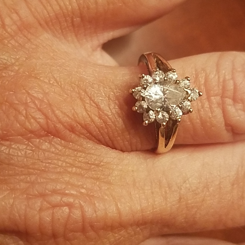 Pear shape center stone ring surroundedround stone